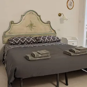  Apartamento Bellaflo: Small In The Center Of